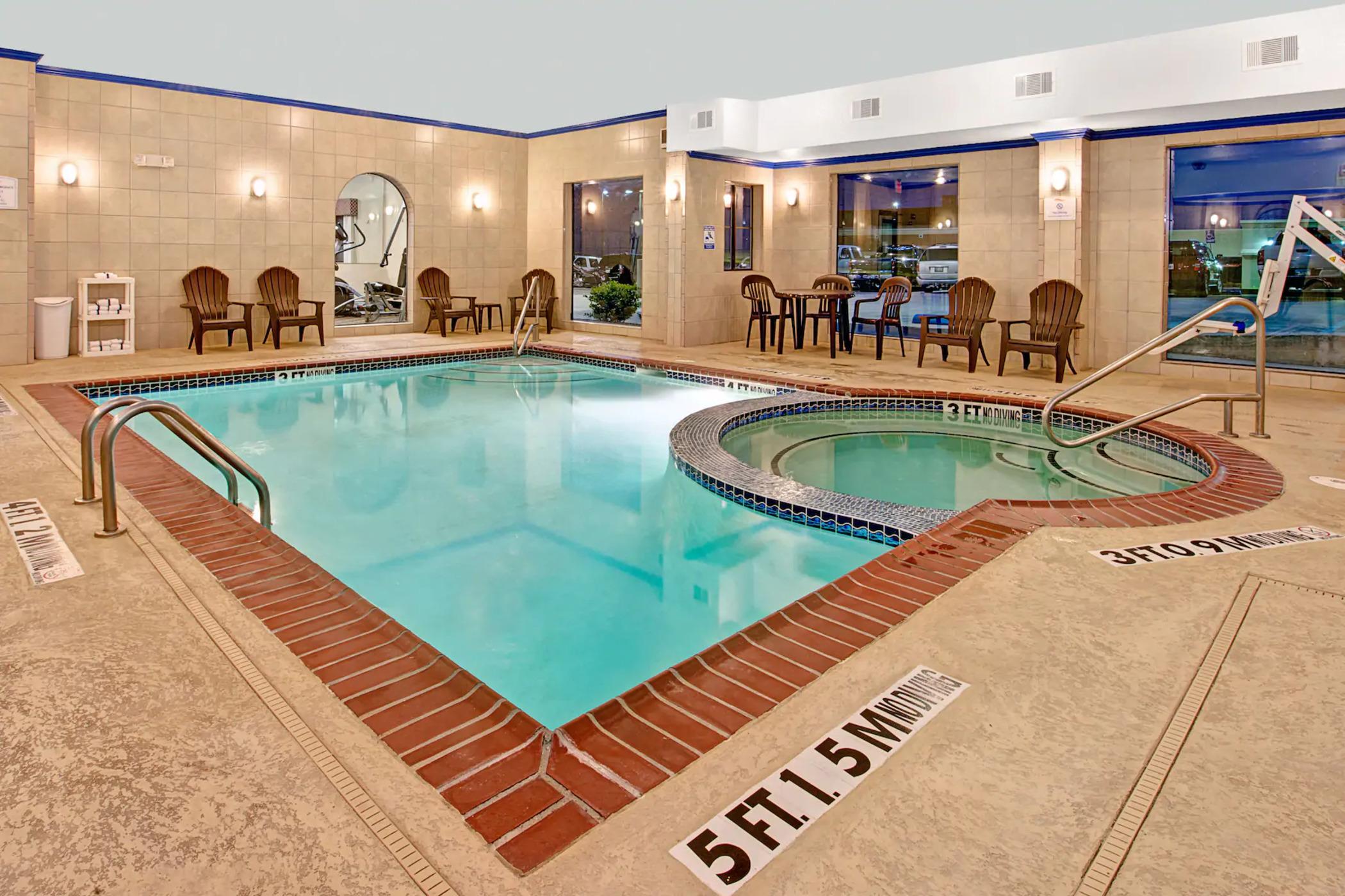 Baymont By Wyndham Decatur Hotel Ngoại thất bức ảnh